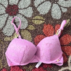 🩷Victoria’s Secret Pink Lace Push up Bra Size 32B🩷
